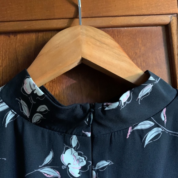 Floral high neck sleeveless dress - Picture 7 of 8